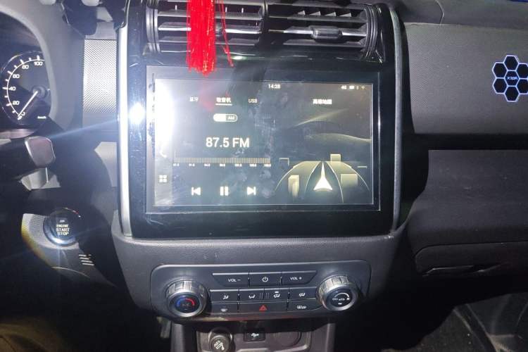 Used CHANGAN OSHAN X70A 2018 1.5L Manual Luxury Model Audio And AC Panel