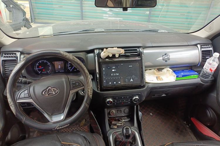 Used CHANGAN OSHAN X70A 2018 1.5L Manual Luxury Model Center Console