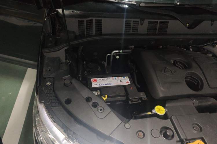 Used CHANGAN OSHAN X70A 2018 1.5L Manual Luxury Model Engine Bay Right