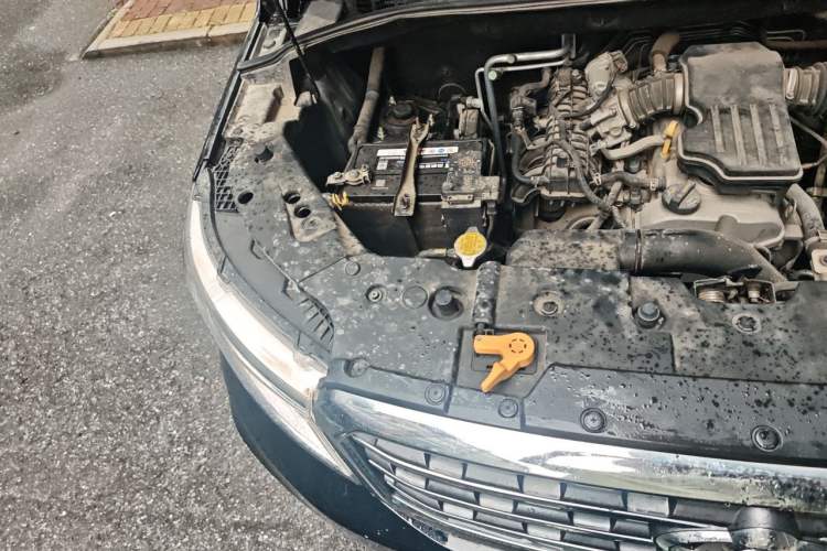 Used CHANGAN OSHAN X70A 2018 1.5L Manual Standard Edition Engine Bay Right