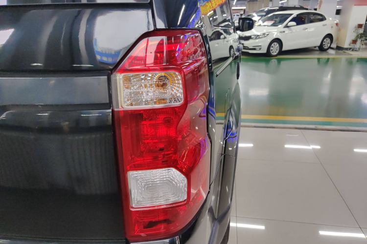 Used CHANGAN OSHAN X70A 2018 1.5L Manual Base Version Exterior 6