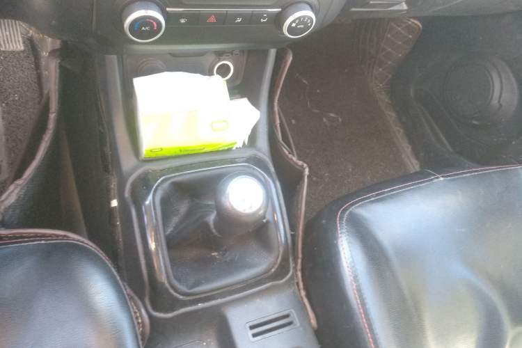 Used CHANGAN OSHAN X70A 2018 1.5L Manual Standard Edition Gear Lever
