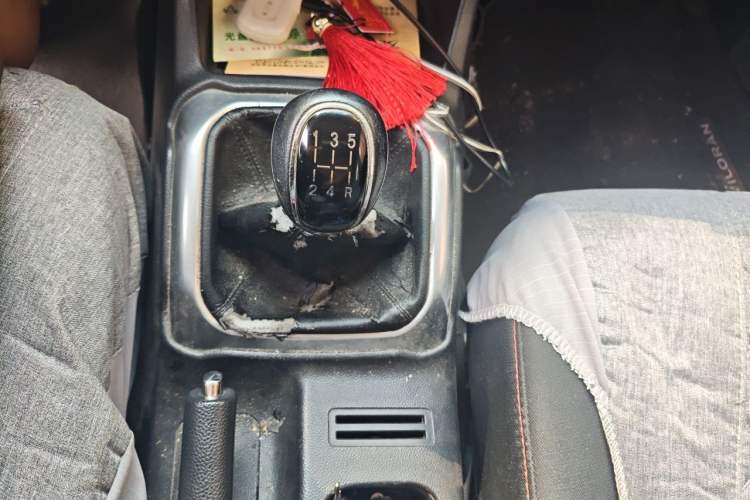 Used CHANGAN OSHAN X70A 2018 1.5L Manual Standard Edition Gear Lever