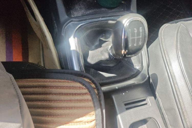 Used CHANGAN OSHAN X70A 2018 1.5L Manual Luxury Model Gear Lever