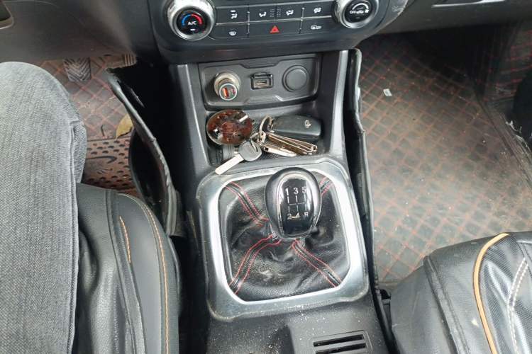 Used CHANGAN OSHAN X70A 2018 1.5L Manual Luxury Model Gear Lever