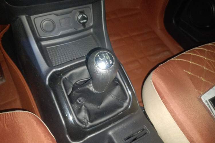 Used CHANGAN OSHAN X70A 2018 1.5L Manual Standard Edition Gear Lever