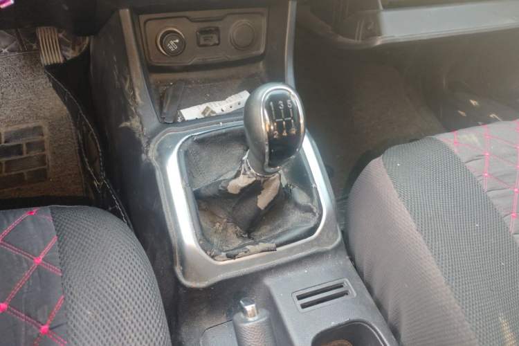 Used CHANGAN OSHAN X70A 2018 1.5L Manual Comfort Model Gear Lever