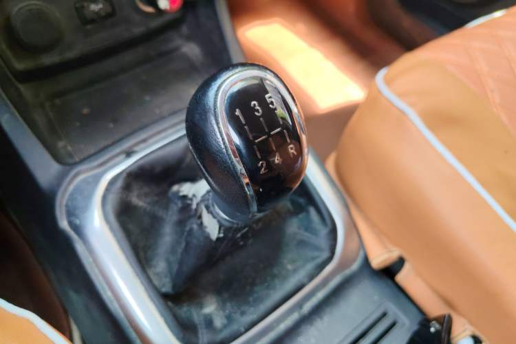 Used CHANGAN OSHAN X70A 2018 1.5L Manual Standard Edition Gear Lever