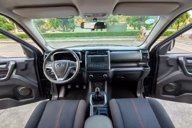 Used CHANGAN OSHAN X70A 2018 1.5L Manual Standard Edition Interior 2