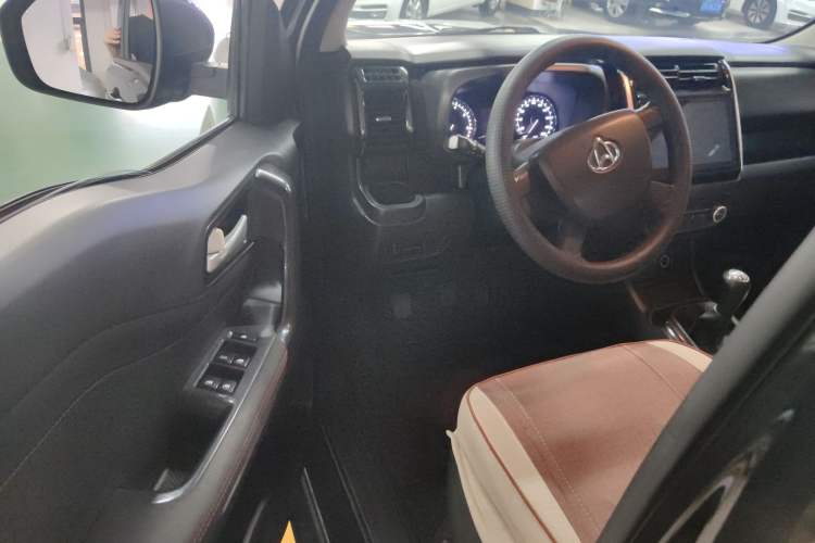 Used CHANGAN OSHAN X70A 2018 1.5L Manual Base Version Interior 3