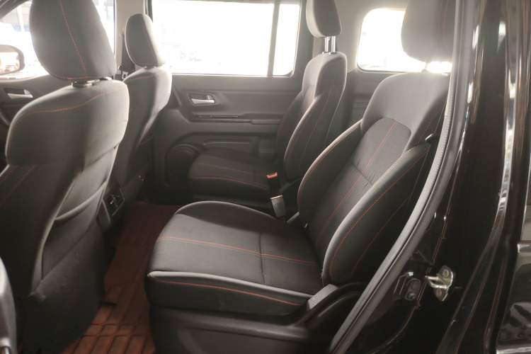 Used CHANGAN OSHAN X70A 2018 1.5L Manual Comfort Model Interior 4