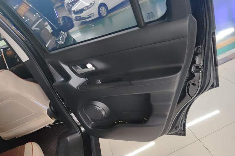 Used CHANGAN OSHAN X70A 2018 1.5L Manual Base Version Interior 6