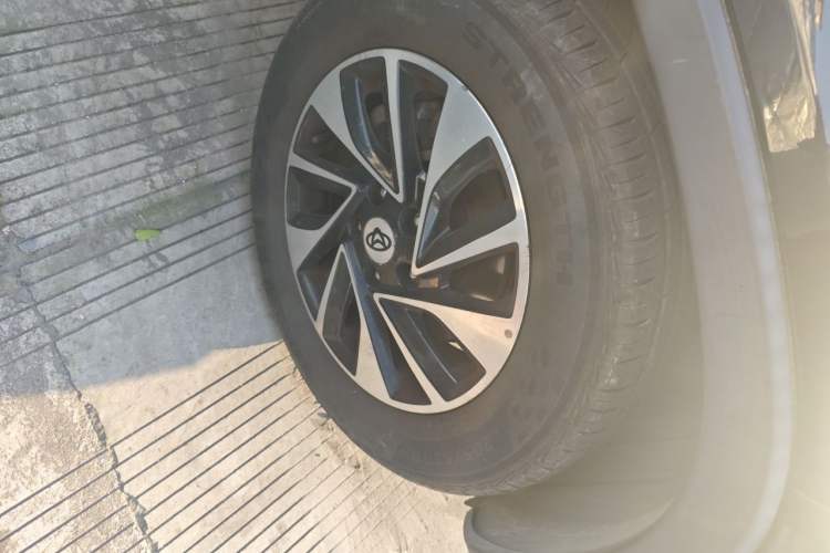 Used CHANGAN OSHAN X70A 2018 1.5L Manual Comfort Model Right Front Wheel Hub
