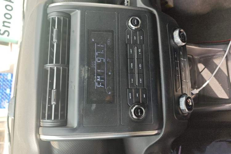 Used CHANGAN OSHAN X70A 2018 1.5L Manual Comfort Model Audio And AC Panel