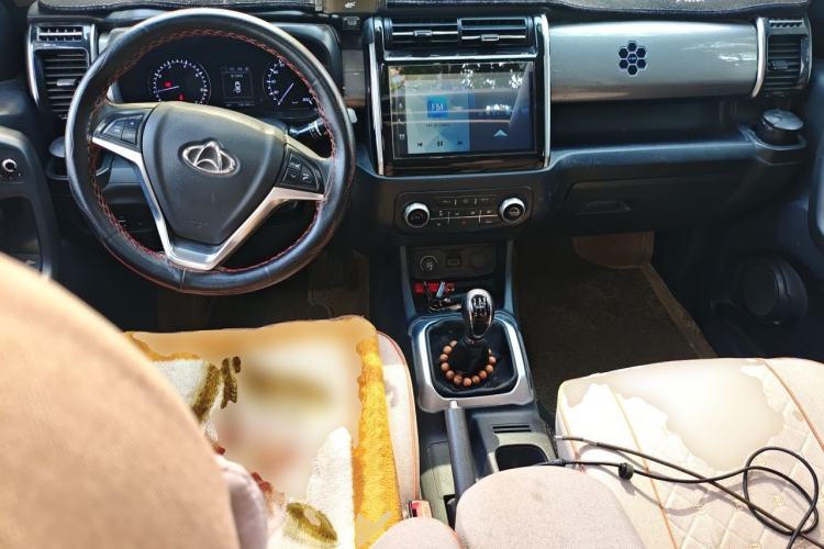 Used CHANGAN OSHAN X70A 2018 1.5L Manual Luxury Model Center Console