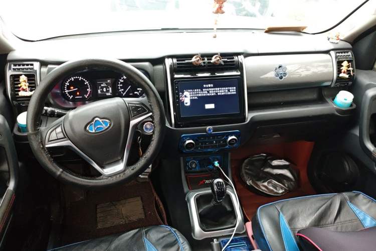 Used CHANGAN OSHAN X70A 2018 1.5L Manual Comfort Model Center Console