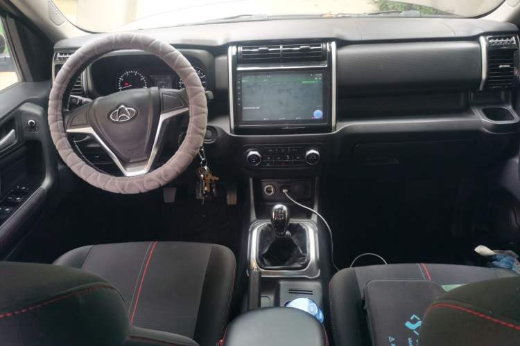 Used CHANGAN OSHAN X70A 2018 1.5L Manual Comfort Model Center Console