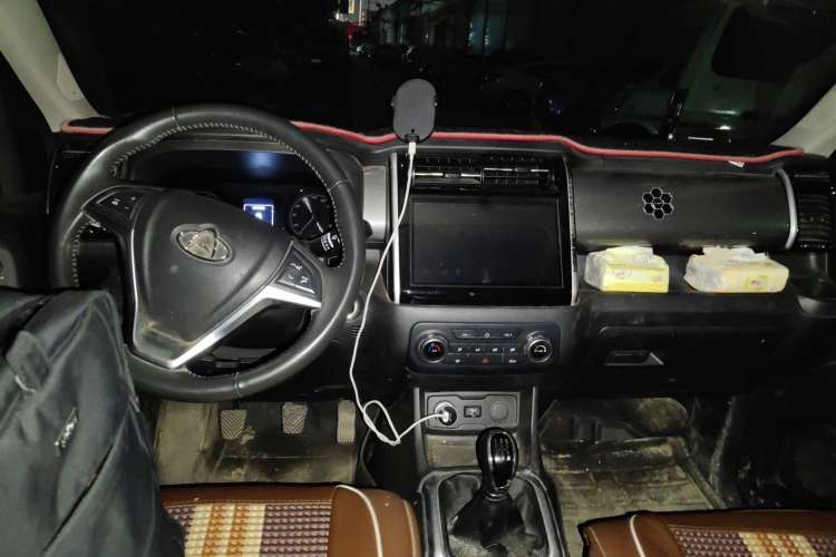 Used CHANGAN OSHAN X70A 2018 1.5L Manual Luxury Model Center Console