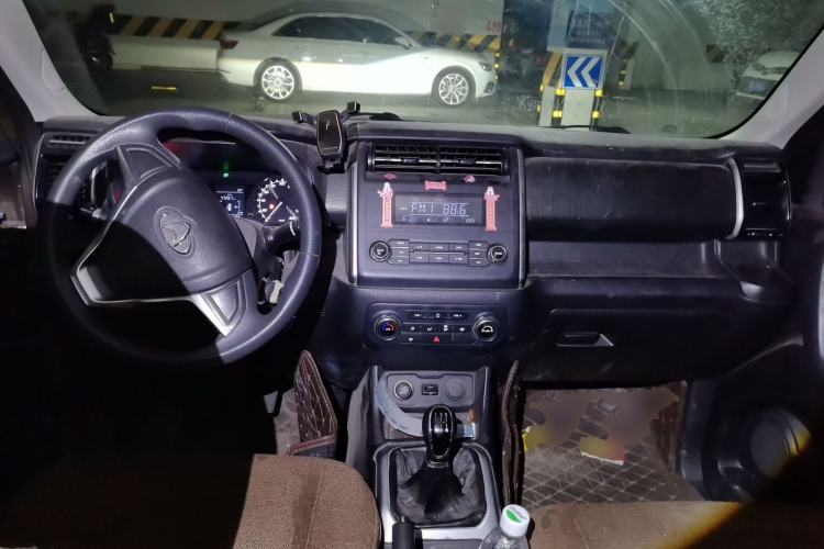 Used CHANGAN OSHAN X70A 2018 1.5L Manual Comfort Model Center Console