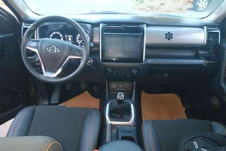 Used CHANGAN OSHAN X70A 2018 1.5L Manual Luxury Model Center Console