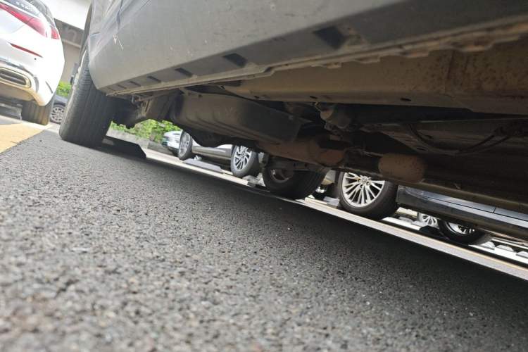 Used CHANGAN OSHAN X70A 2018 1.5L Manual Comfort Model Chassis Front Right