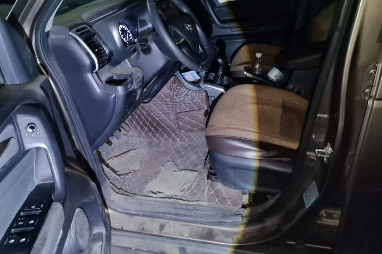 Used CHANGAN OSHAN X70A 2018 1.5L Manual Comfort Model Driver Seat