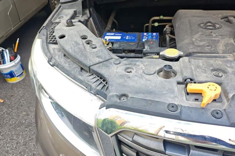 Used CHANGAN OSHAN X70A 2018 1.5L Manual Luxury Model Engine Bay Right