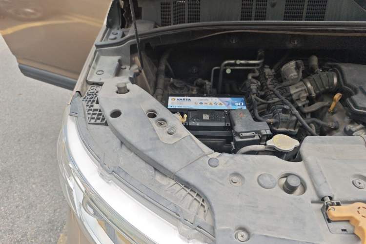 Used CHANGAN OSHAN X70A 2018 1.5L Manual Comfort Model Engine Bay Right