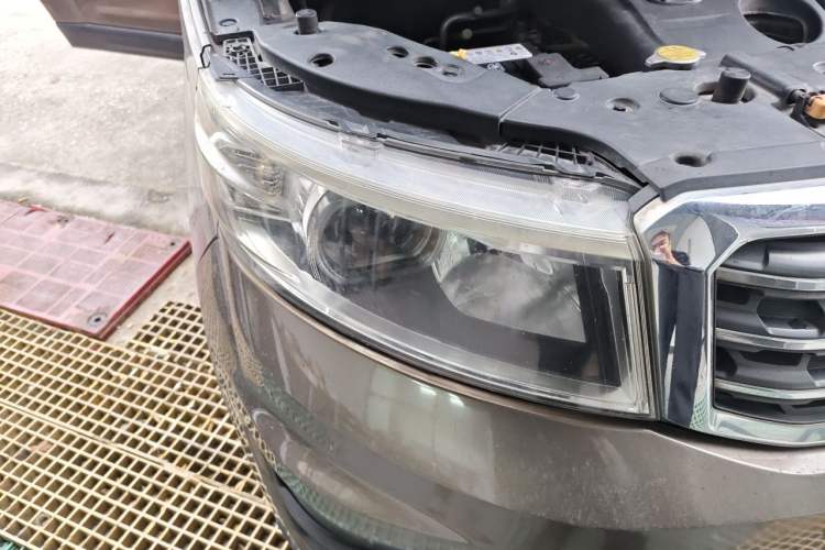 Used CHANGAN OSHAN X70A 2018 1.5L Manual Luxury Model Exterior 6