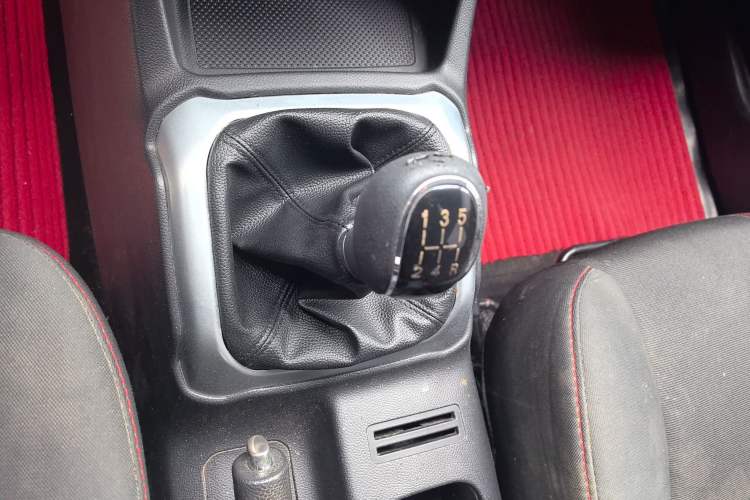 Used CHANGAN OSHAN X70A 2018 1.5L Manual Standard Edition Gear Lever