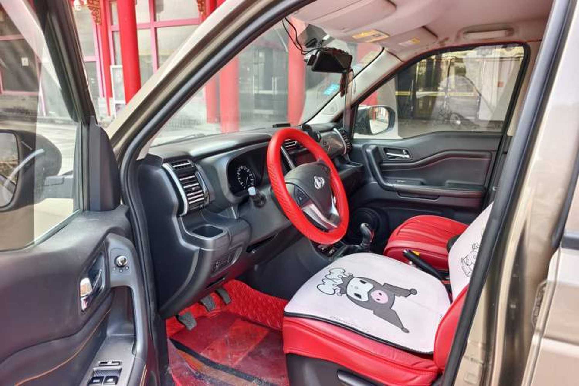 Used CHANGAN OSHAN X70A 2018 1.5L Manual Elite Version Interior 1