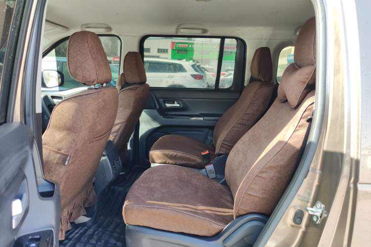 Used CHANGAN OSHAN X70A 2018 1.5L Manual Comfort Model Interior 1