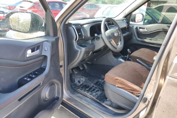 Used CHANGAN OSHAN X70A 2018 1.5L Manual Comfort Model Interior 3