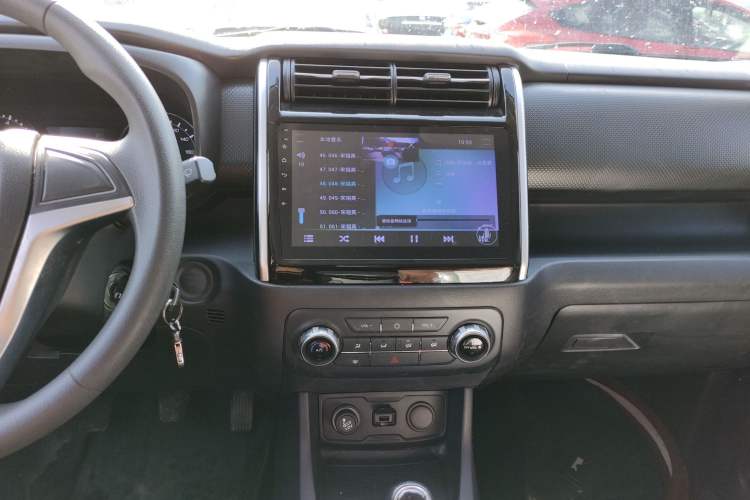 Used CHANGAN OSHAN X70A 2018 1.5L Manual Comfort Model Interior 5