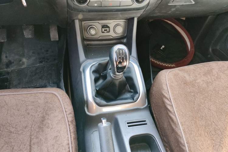 Used CHANGAN OSHAN X70A 2018 1.5L Manual Comfort Model Interior 6
