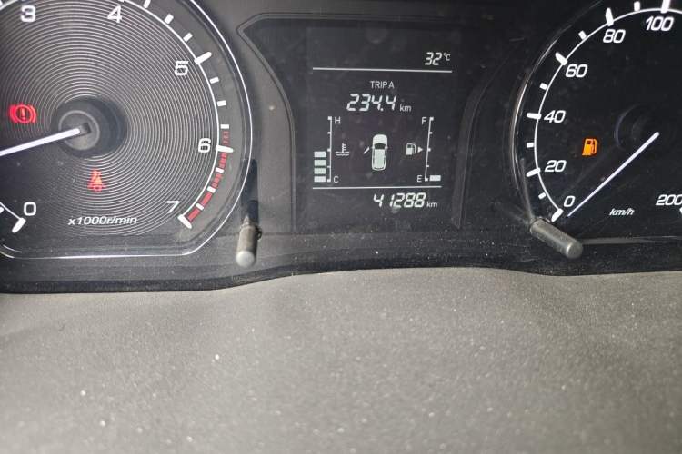 Used CHANGAN OSHAN X70A 2018 1.5L Manual Standard Edition Odometer Close Up