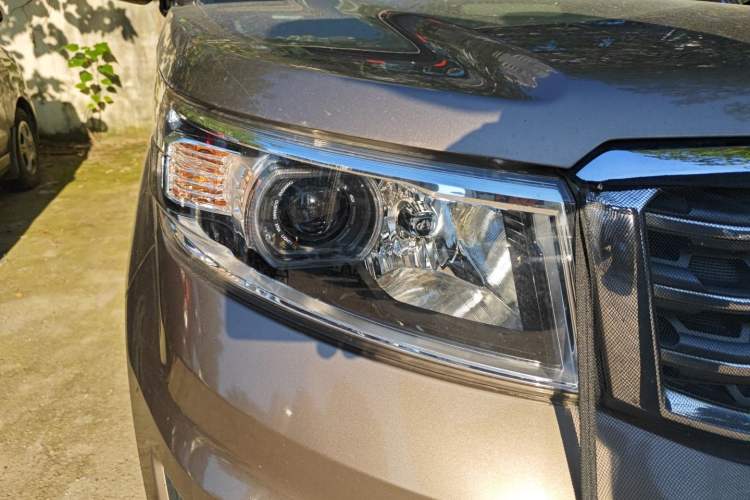 Used CHANGAN OSHAN X70A 2018 1.5L Manual Standard Edition Right Front Headlight