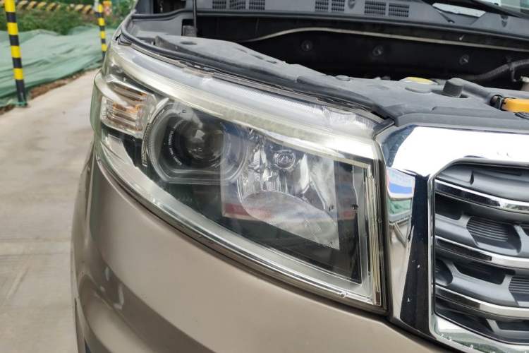 Used CHANGAN OSHAN X70A 2018 1.5L Manual Standard Edition Right Front Headlight