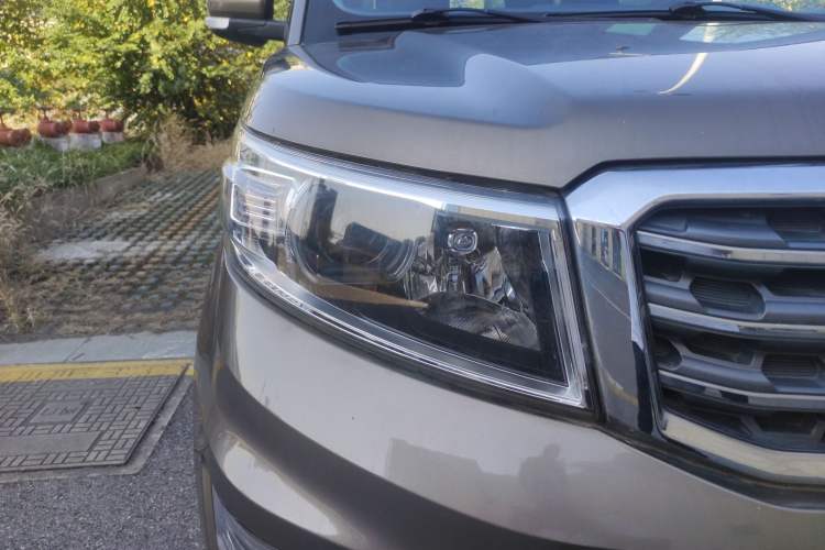 Used CHANGAN OSHAN X70A 2018 1.5L Manual Standard Edition Right Front Headlight