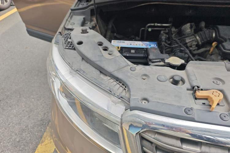 Used CHANGAN OSHAN X70A 2018 1.5L Manual Comfort Model Right Front Headlight