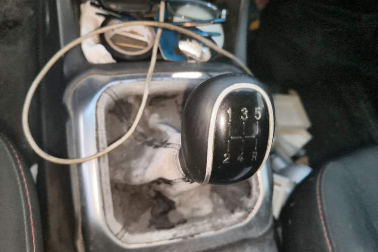 Used CHANGAN OSHAN X70A 2018 1.5L Manual Standard Edition Gear Lever