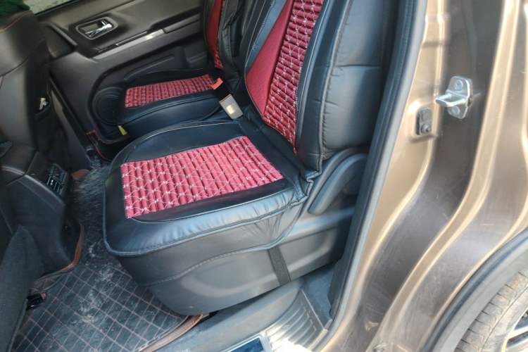 Used CHANGAN OSHAN X70A 2018 1.5L Manual Elite Version Interior 4