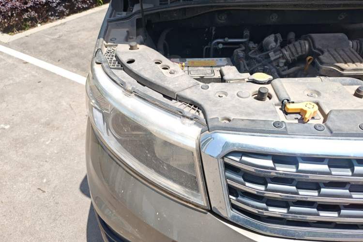 Used CHANGAN OSHAN X70A 2018 1.5L Manual Comfort Model Engine Bay Right