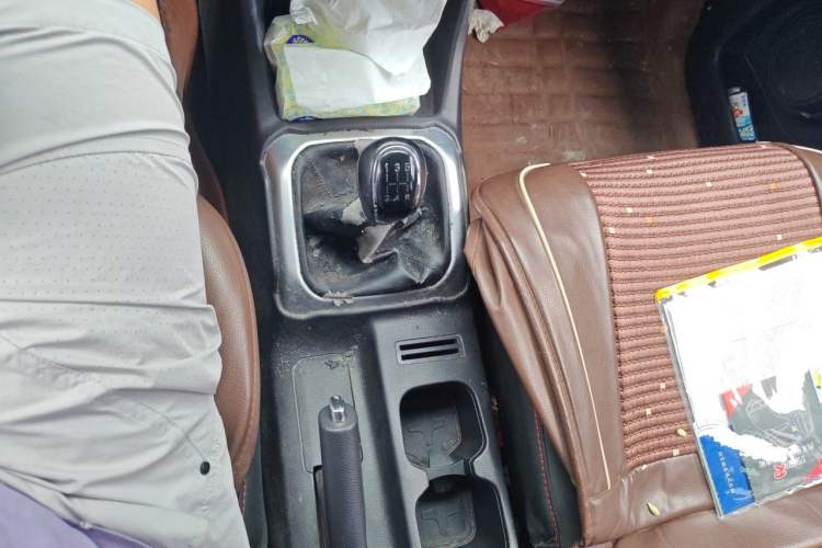 Used CHANGAN OSHAN X70A 2018 1.5L Manual Standard Edition Gear Lever