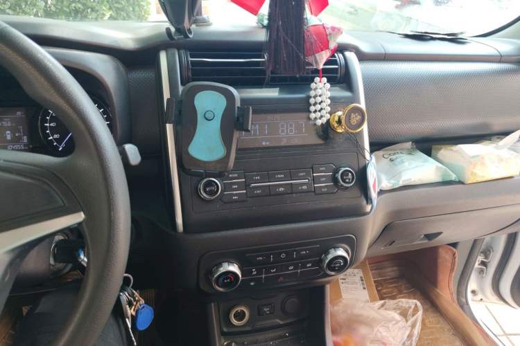 Used CHANGAN OSHAN X70A 2018 1.5L Manual Comfort Model Audio And AC Panel