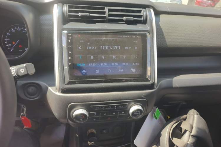 Used CHANGAN OSHAN X70A 2018 1.5L Manual Comfort Model Audio And AC Panel