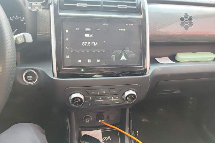 Used CHANGAN OSHAN X70A 2018 1.5L Manual Luxury Model Audio And AC Panel