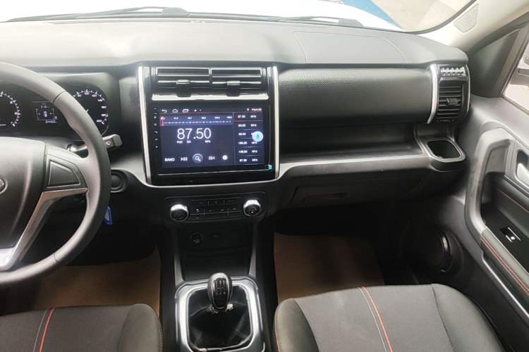 Used CHANGAN OSHAN X70A 2018 1.5L Manual Comfort Model Audio And AC Panel