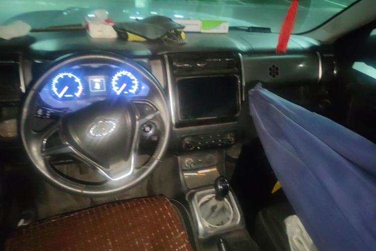 Used CHANGAN OSHAN X70A 2018 1.5L Manual Luxury Model Center Console