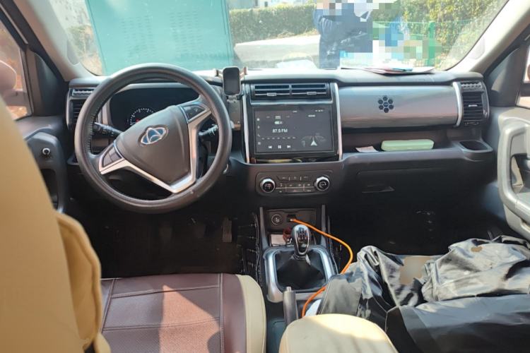 Used CHANGAN OSHAN X70A 2018 1.5L Manual Luxury Model Center Console
